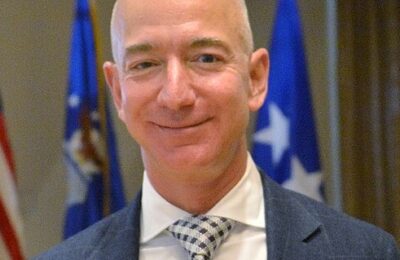 Descubra quem é a idosa de 82 anos que fará voo em foguete com Jeff Bezos, da Amazon
