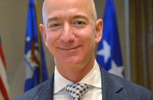 Descubra quem é a idosa de 82 anos que fará voo em foguete com Jeff Bezos, da Amazon