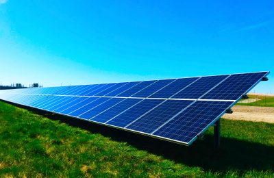 Imagem ilustrativa de uma usina solar fotovoltáica