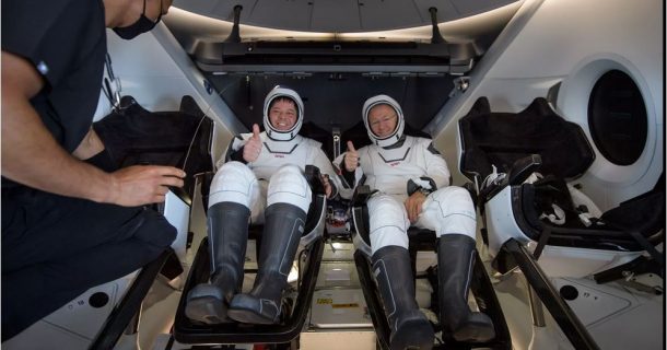 astronautas da crew dragon 2 retornando para a Terra