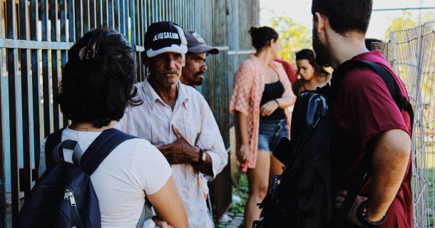 Conhecimento acadêmico e a comunidade: extensão universitária e a formação do profissional cidadão