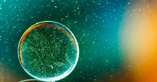 Estudo alerta para a contaminação de diferentes ambientes pela poluição por plástico microplásticos