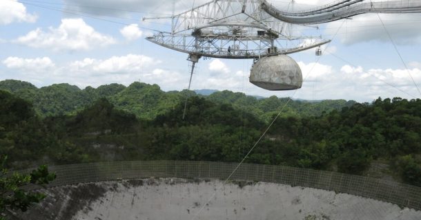 radiotelescópio em arecibo