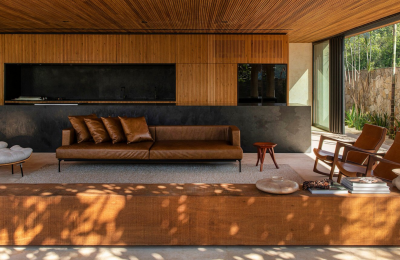 No interior de São Paulo, casa minimalista aposta em sala sem paredes