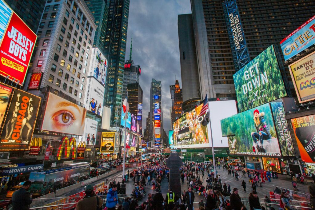 Descubra como seria a visão da Times Square sem anúncios publicitários puvlicidade times squase