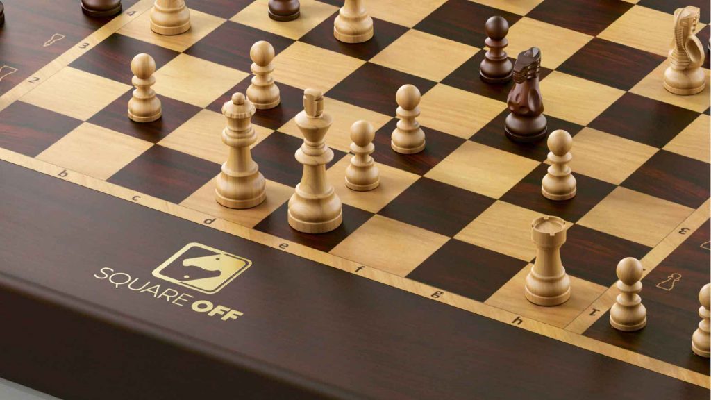 tecnologia Square-Off-Grand-Kingdom-Set-Smart-AI-Chessboard-02
