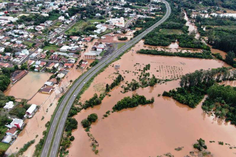 O que é e como funciona a arquitetura e a engenharia estrutural das casas flutuantes? casas flutuantes