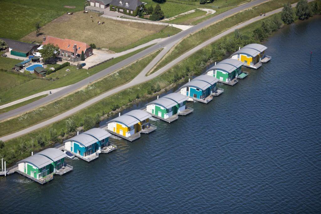 O que é e como funciona a arquitetura e a engenharia estrutural das casas flutuantes? casas flutuantes