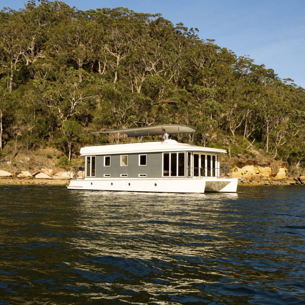 casa flutuante catamarã