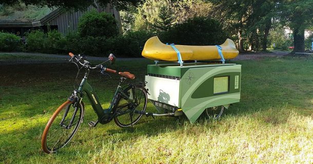 Trailer retrátil para bicicleta elétrica é ideal para viagem autônoma