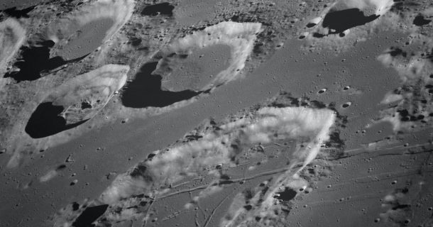 Quais as Possíveis Consequências de Colocar Painéis Solares na Lua?