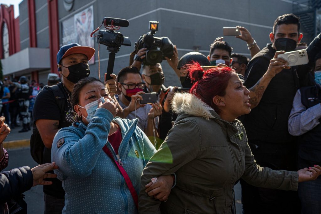 Marisol Tapia, mãe de Brandon Tapia, garoto de 13 anos morto no acidente. Fonte: The New York Times.