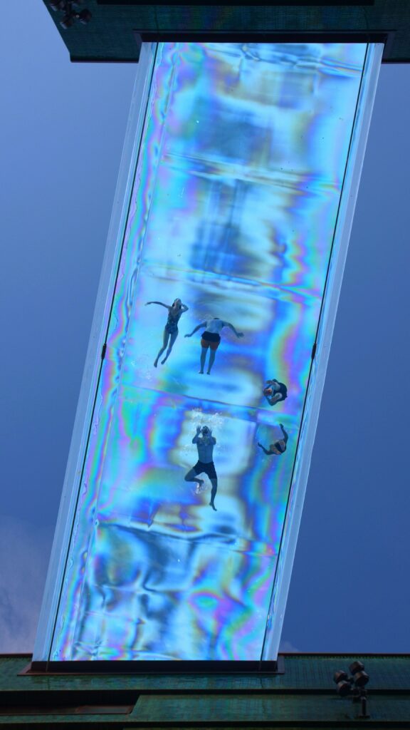 Piscinas suspensas: a estrutura transparente Sky Pool e outros projetos impressionantes piscinas suspensas