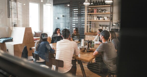reuniões virtuais e presenciais