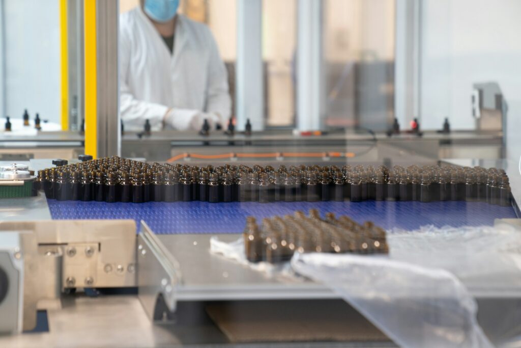 Saiba como a Engenharia de Produção contribuiu com a fabricação de testes e vacinas durante a pandemia engenharia de produção