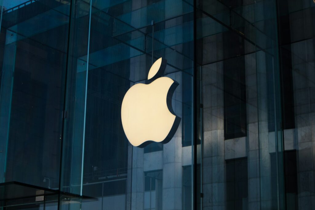 Dentre as gigantes da tecnologia, Apple é a que oferece a melhor remuneração para engenheiros de software loja apple