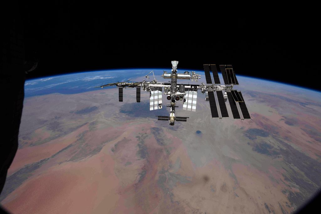 Imagens Sensacionais - Astronautas tiram novas fotos da ISS de longe