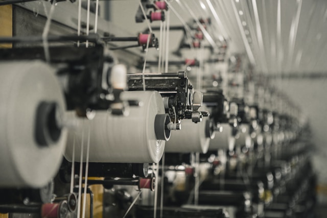 Engenharia Têxtil: da fabricação ao tratamento dos fios até a confecção de roupas engenharia têxtil