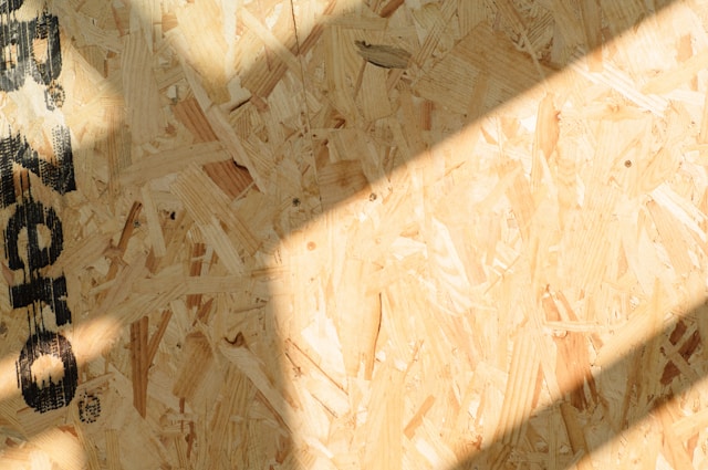 Conheça o material “OSB”, sua fabricação e aplicação na Engenharia e Arquitetura placas de madeira OSB