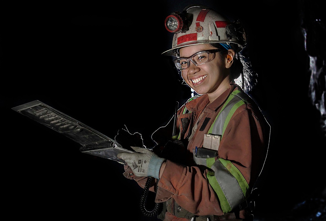 Entenda a relação do movimento 'Women in Mining Brasil' e a Engenharia de Mineração Women in Mining Brasil