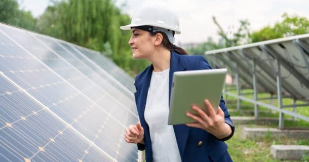 Como anda a participação das mulheres no mercado da Energia Solar? placa solar