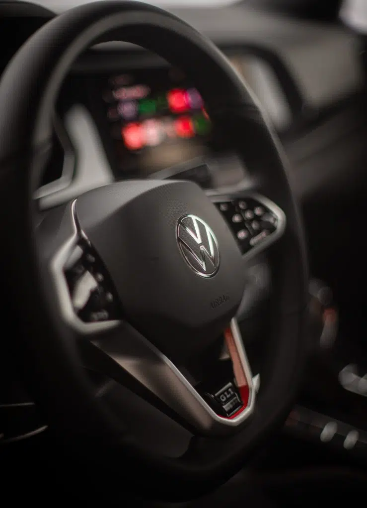 Testamos o novo Jetta GLI: confira o carro em ação