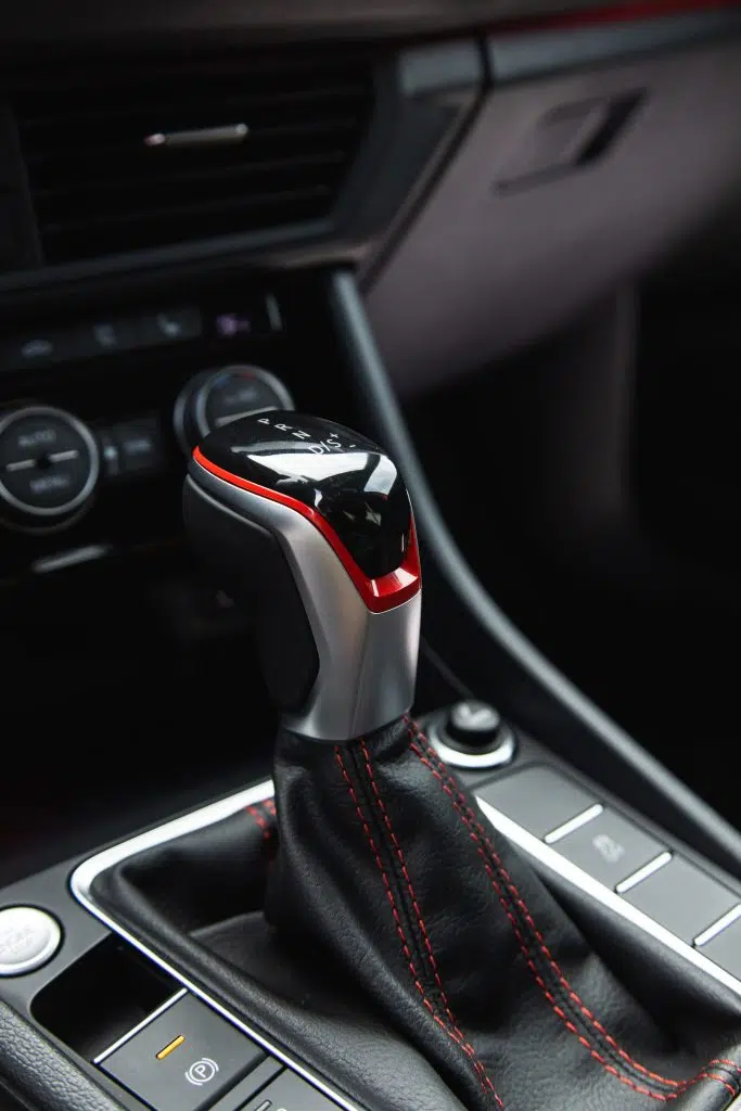Testamos o novo Jetta GLI: confira o carro em ação