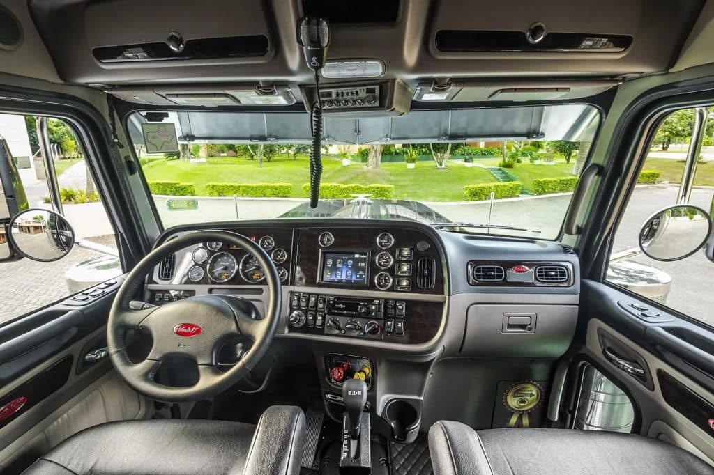 A engenharia dos "Caminhões Transformers" Peterbilt Peterbilt 389