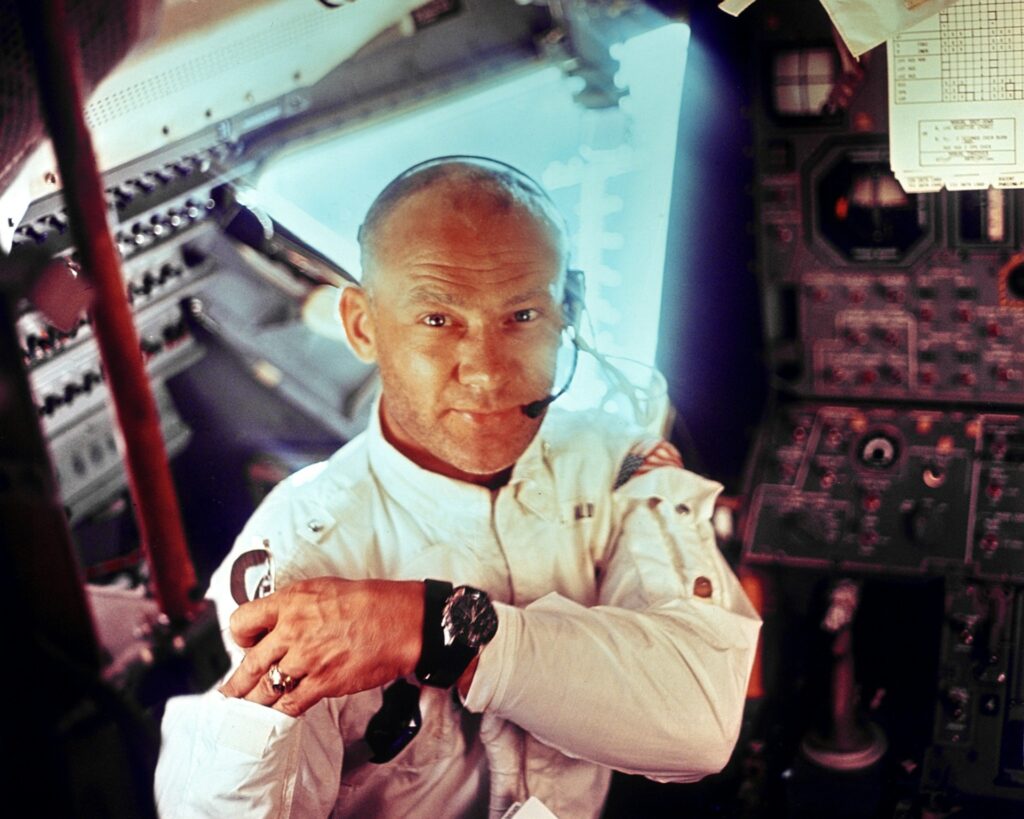 Confira as lembranças espaciais de Buzz Aldrin, da Apollo 11, leiloadas por US$ 8 mi Buzz Aldrin, da Apollo 11