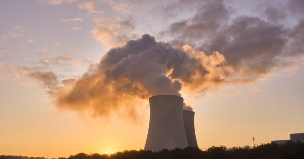 Entenda o funcionamento dos reatores nucleares e sua importância na geração de energia