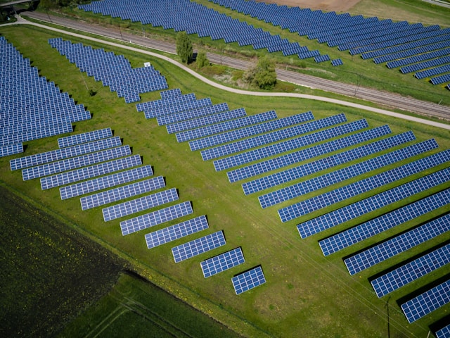"Netflix" da energia: como reduzir a conta de luz sem precisar comprar painéis solares energia solar