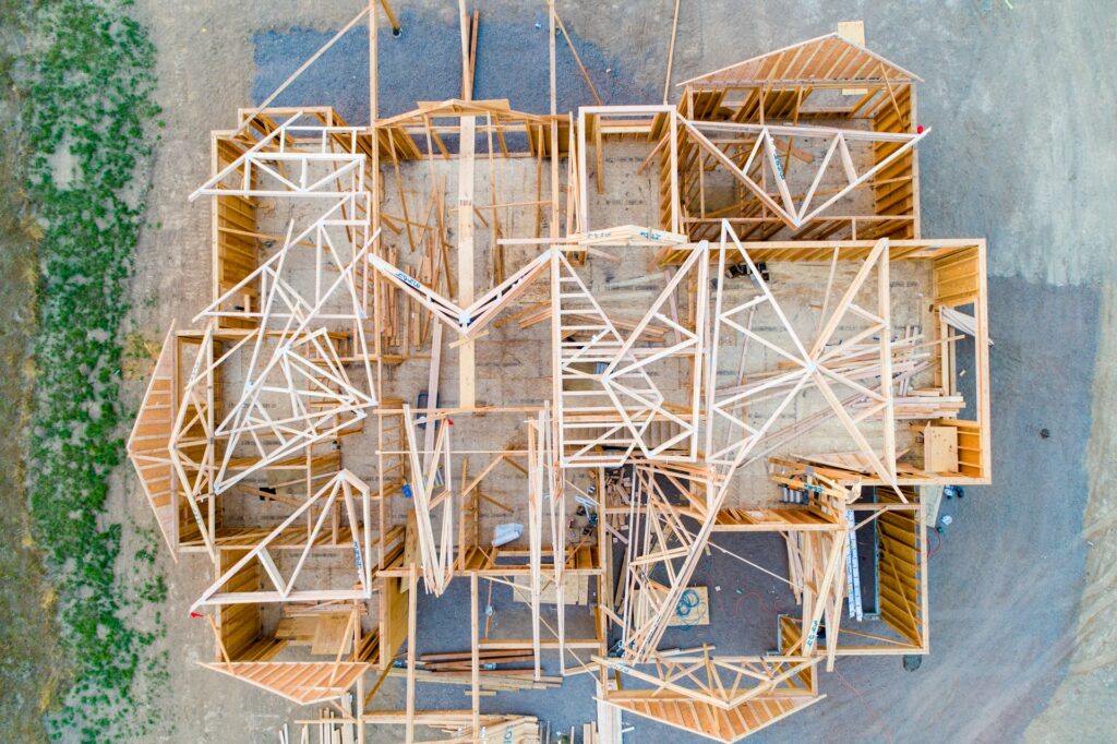 Construção civil: como erguer uma casa na metade do tempo? tipos de estruturas construção civil - materiais de construção