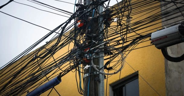 fios em postes
