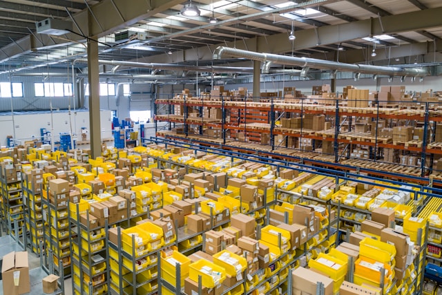Comércio eletrônico: instalações da Amazon são invadidas por robôs Amazon