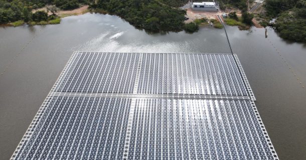 usina solar flutuante