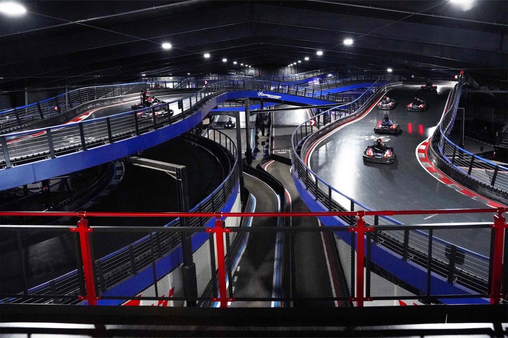 Aventura em Altíssima Velocidade: Conheça a Maior Pista de Kart Coberta do Mundo