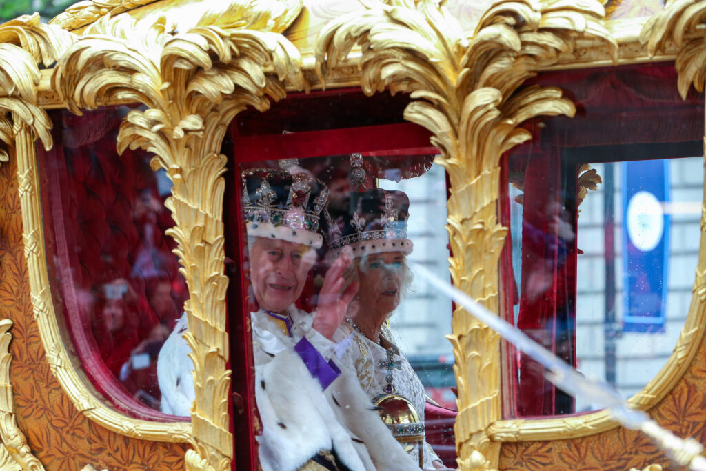 A beleza e a engenhosidade das carruagens da coroação de Charles III carruagens rei charles III