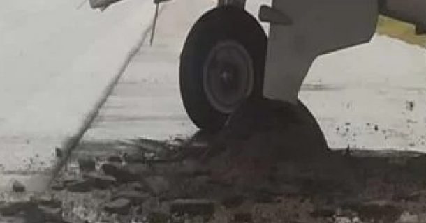 pousos em dias chuvosos de aviões em aeroportos