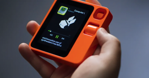 assistente virtual de bolso Rabbit com inteligência artificial IA