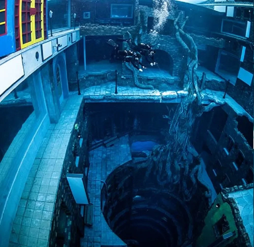 engenharia da piscina mais profunda do mundo