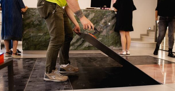 Assentamento de azulejos sem argamassa