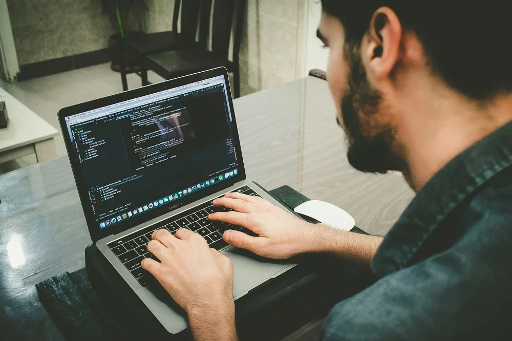 Engenheiro de Software: O que Faz e Como se Tornar Um