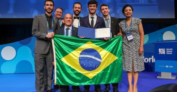 Rover aquático autônomo para Qualidade da Água