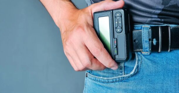 O que são pagers e como essa tecnologia obsoleta se tornou uma arma mortal? pagers