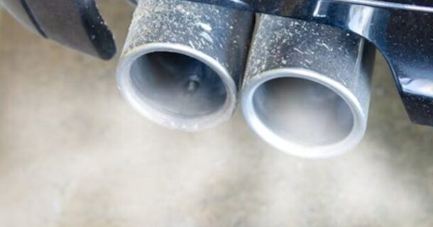 fumaça do escapamento