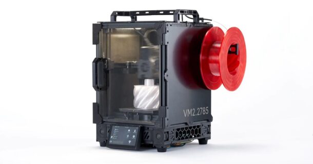 Diga adeus ao lixo plástico! Esta máquina transforma garrafas em filamentos para impressão 3D Polyformer