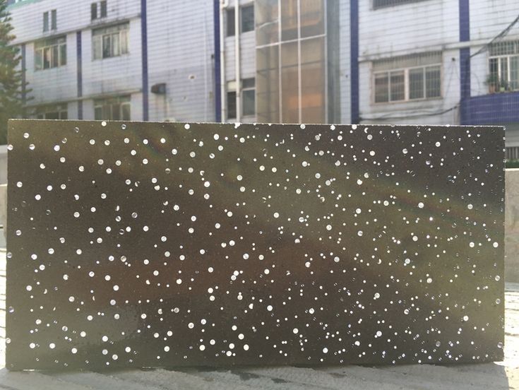 O que é concreto translúcido, como ele é produzido e quais são suas aplicações? concreto translúcido