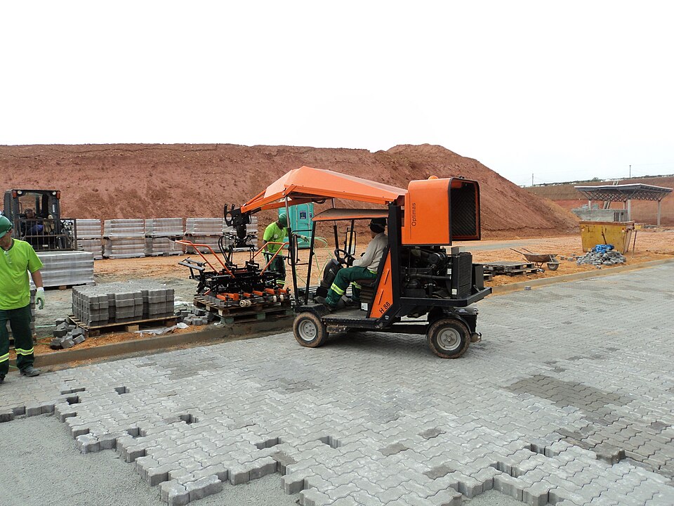 Como são Feitas as Peças de Pavimento Intertravado