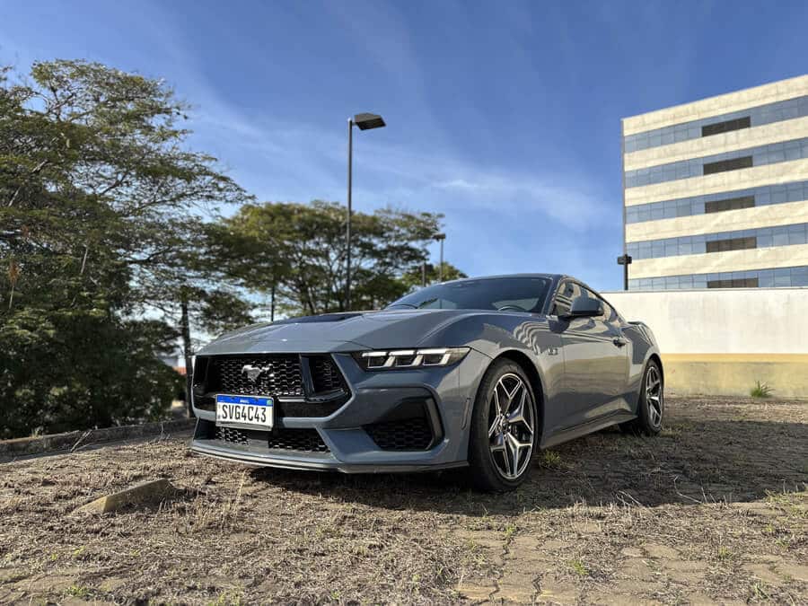 Confira como foi dirigir o Mustang GT, o V8 lendário que desafia gerações Ford Mustang GT
