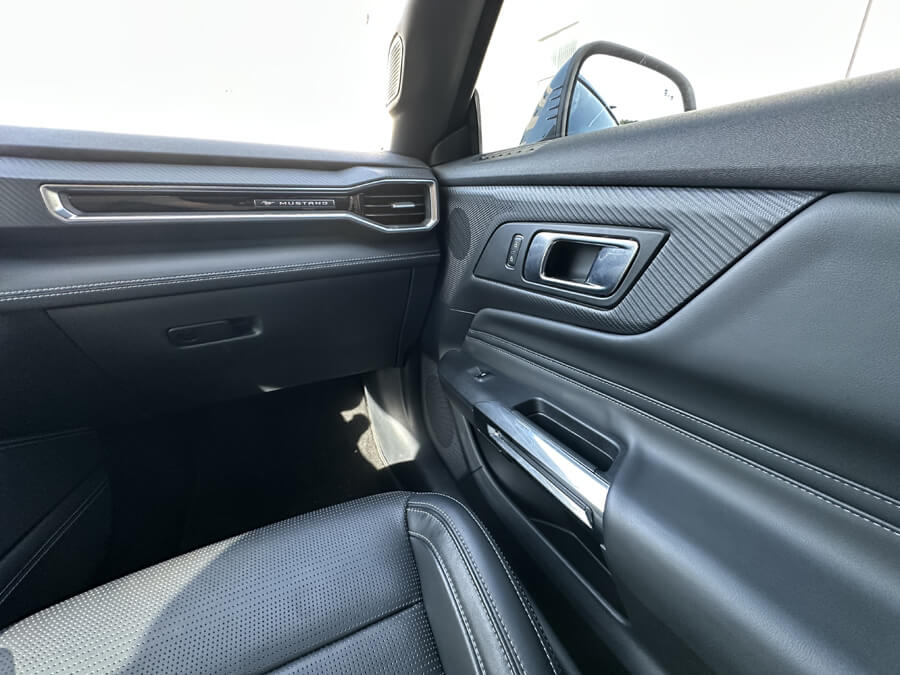 Confira como foi dirigir o Mustang GT, o V8 lendário que desafia gerações Ford Mustang GT